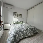 Large Private Self Check-in Downtown With Full Kitchen, Dining Room, King Beds, Garden Patio & Free Parking Lejlighed *