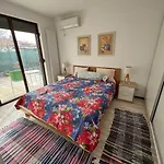 Lejlighed Large Private Self Check-in Downtown With Full Kitchen, Dining Room, King Beds, Garden Patio & Free Parking *