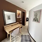 شقة Large Private Self Check-in Downtown With Full Kitchen, Dining Room, King Beds, Garden Patio & Free Parking