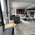 Large Private Self Check-in Downtown With Full Kitchen, Dining Room, King Beds, Garden Patio & Free Parking شقة *