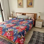 Large Private Self Check-in Downtown With Full Kitchen, Dining Room, King Beds, Garden Patio & Free Parking * Kazanlŭk
