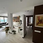 Large Private Self Check-in Downtown With Full Kitchen, Dining Room, King Beds, Garden Patio & Free Parking