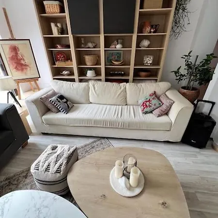 Apartament Large Private Guest House Apartment In Kazanlak Center, Full Kitchen & Dining Room, King Beds, Garden Patio, Self Check-In, No Prepayment, Free Parking, English Spoken *