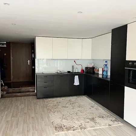 Large Near Center With Full Kitchen & Dining Room, King Beds, Garden Patio, Free Parking & Self Check-in Value! Kazanlŭk