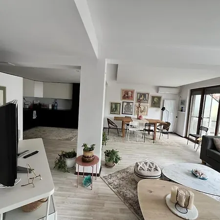 Large Private Guest House Apartment In Kazanlak Center, Full Kitchen & Dining Room, King Beds, Garden Patio, Self Check-In, No Prepayment, Free Parking, English Spoken