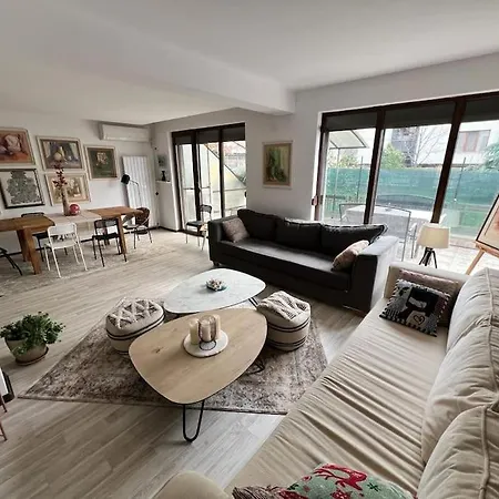 Large Private Guest House Apartment In Kazanlak Center, Full Kitchen & Dining Room, King Beds, Garden Patio, Self Check-In, No Prepayment, Free Parking, English Spoken קאזאנלק