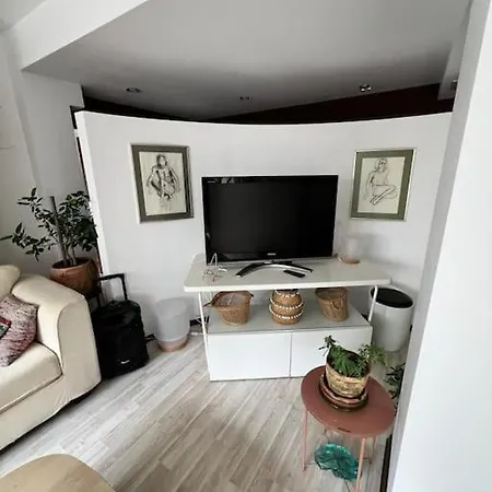 Large Private In Center, Full Kitchen & Dining Room, King Beds, Garden Patio, Self Check-in, No Prepayment, Free Parking, Spoken Kazanlŭk