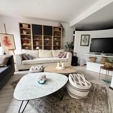 아파트 Large Private In Center, Full Kitchen & Dining Room, King Beds, Garden Patio, Self Check-in, No Prepayment, Free Parking, Spoken *