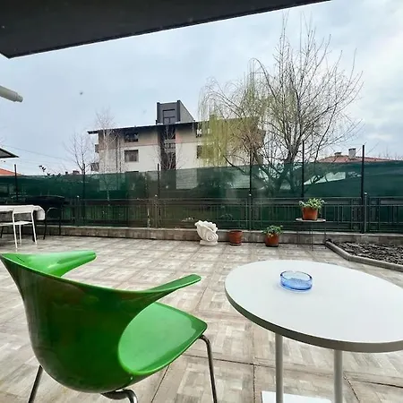 Large Private Guest House Apartment In Kazanlak Center, Full Kitchen & Dining Room, King Beds, Garden Patio, Self Check-In, No Prepayment, Free Parking, English Spoken * Kazanlŭk